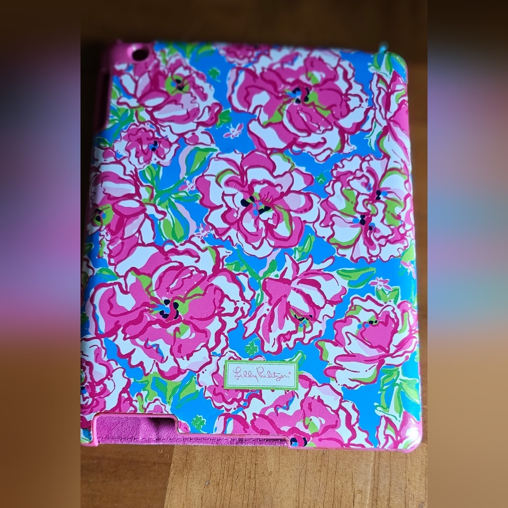 Lilly Pulitzer IPad Cover. Good Condition